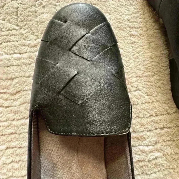 Life stride woman’s size 7 black loafers - Picture 6 of 8